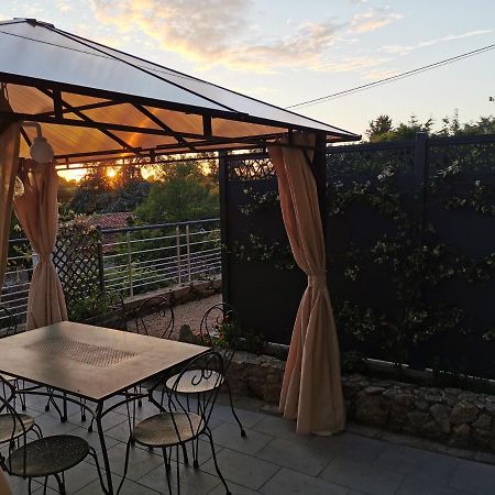 Logis Des Douves Bed & Breakfast Tiffauges Exterior foto