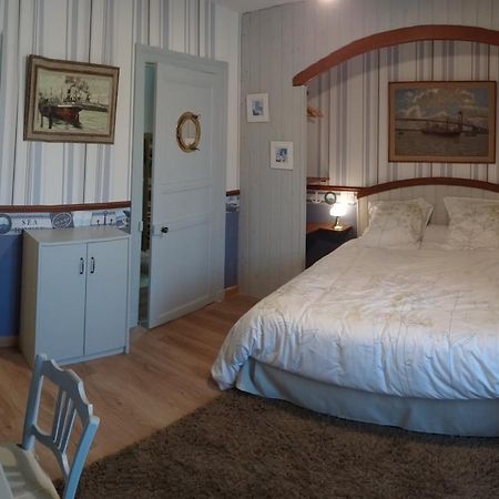 Logis Des Douves Bed & Breakfast Tiffauges Exterior foto