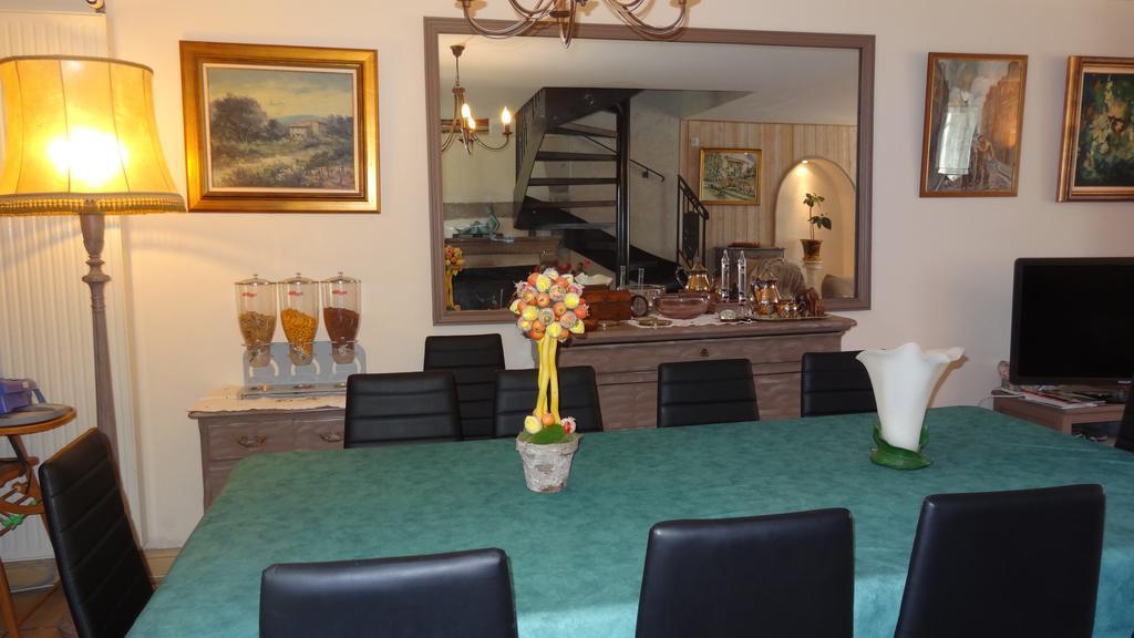Logis Des Douves Bed & Breakfast Tiffauges Exterior foto