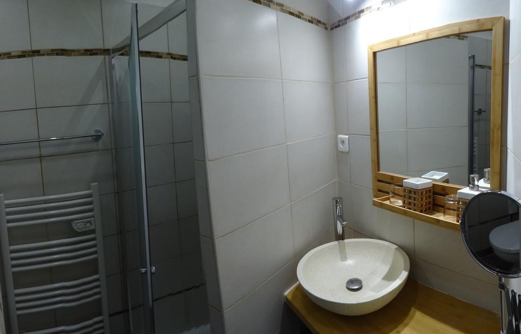 Logis Des Douves Bed & Breakfast Tiffauges Exterior foto