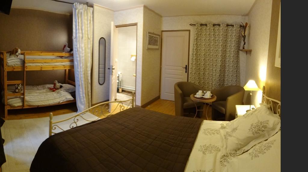 Logis Des Douves Bed & Breakfast Tiffauges Exterior foto