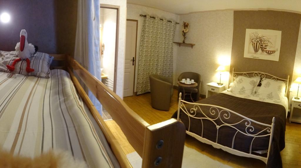 Logis Des Douves Bed & Breakfast Tiffauges Exterior foto