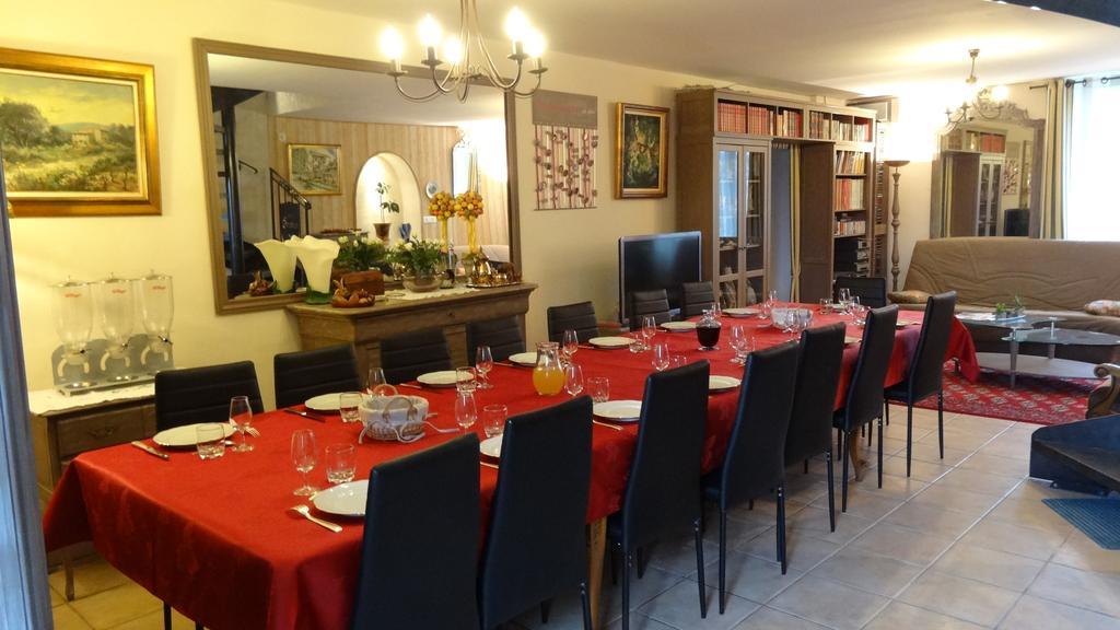 Logis Des Douves Bed & Breakfast Tiffauges Exterior foto