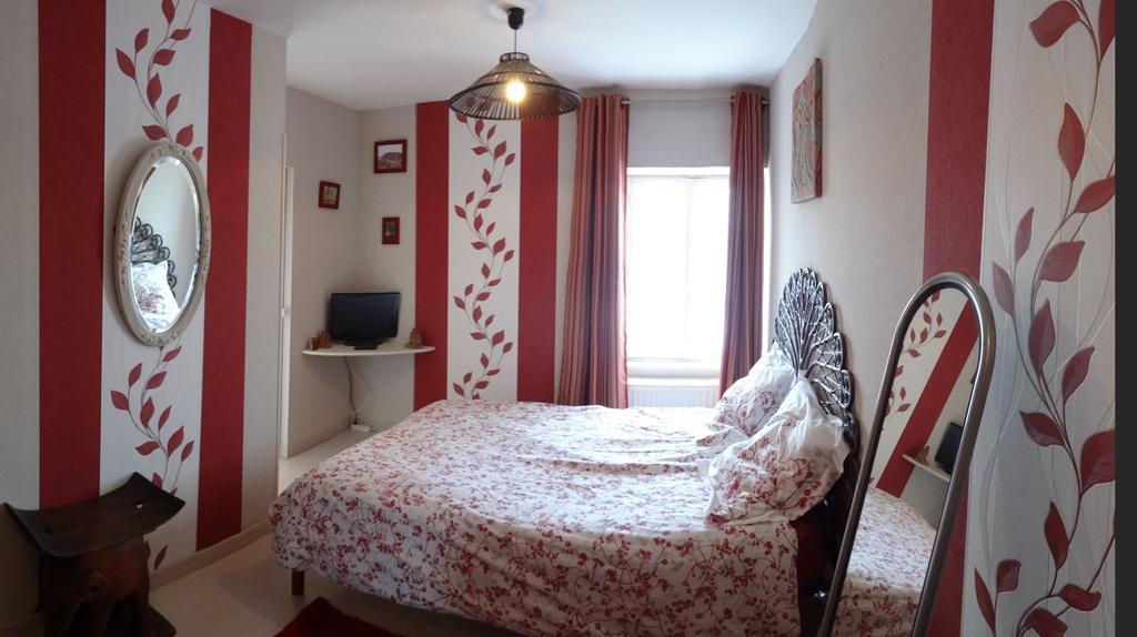 Logis Des Douves Bed & Breakfast Tiffauges Exterior foto